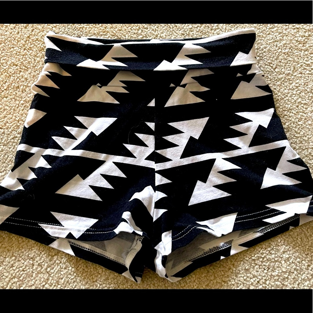 AMERICAN APPAREL “Like New” Black & White lightweight ATHLETIC SHORTS